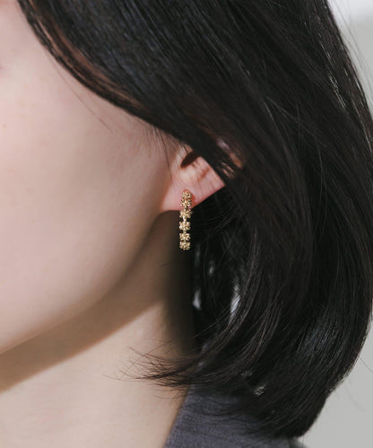 金屬花形線條圓環耳夾