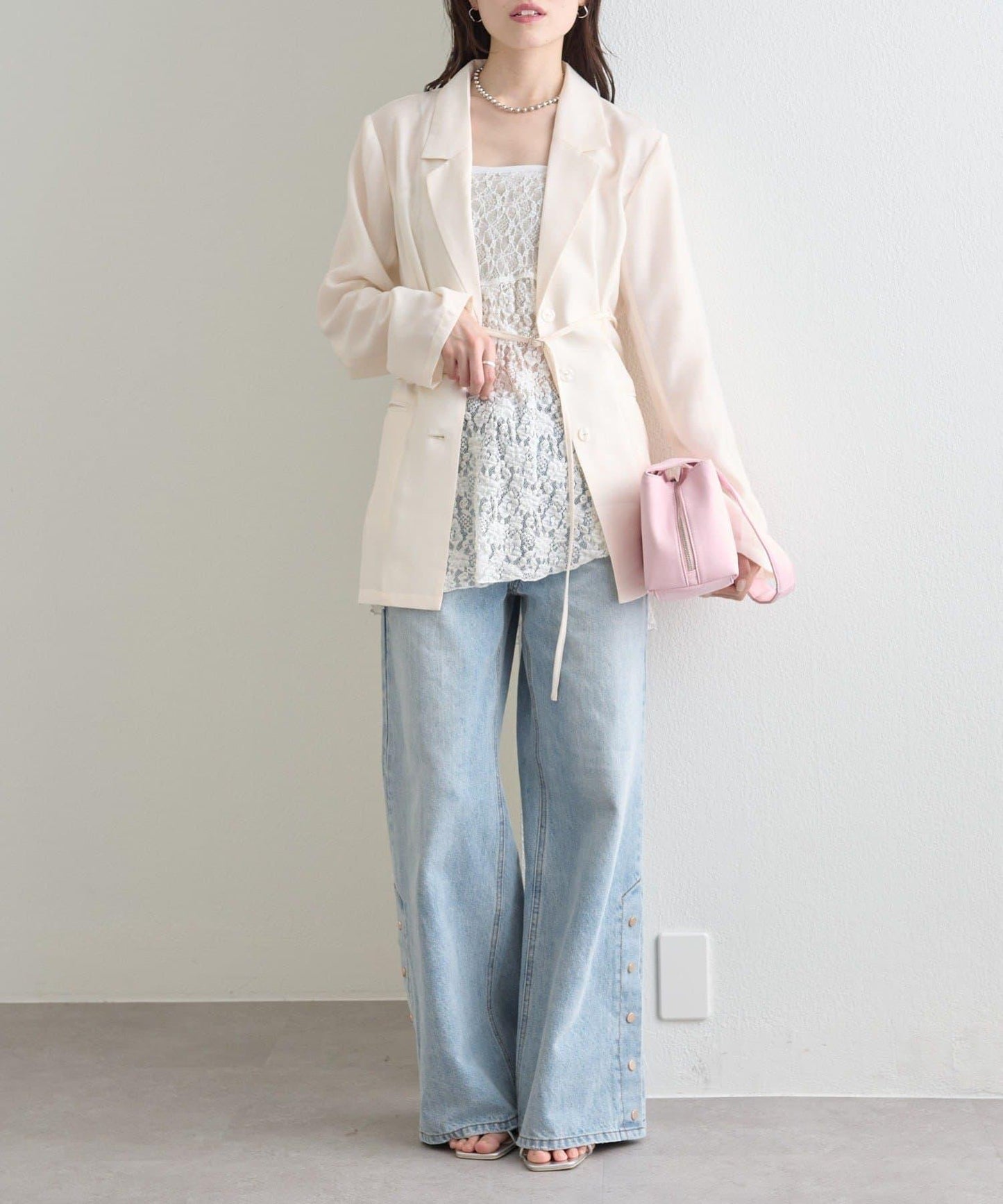 按鈕開叉喇叭牛仔褲