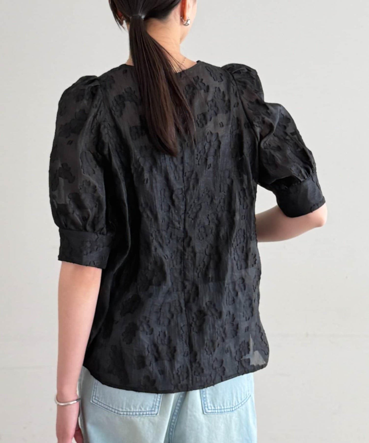 透紗提花泡泡袖襯衫