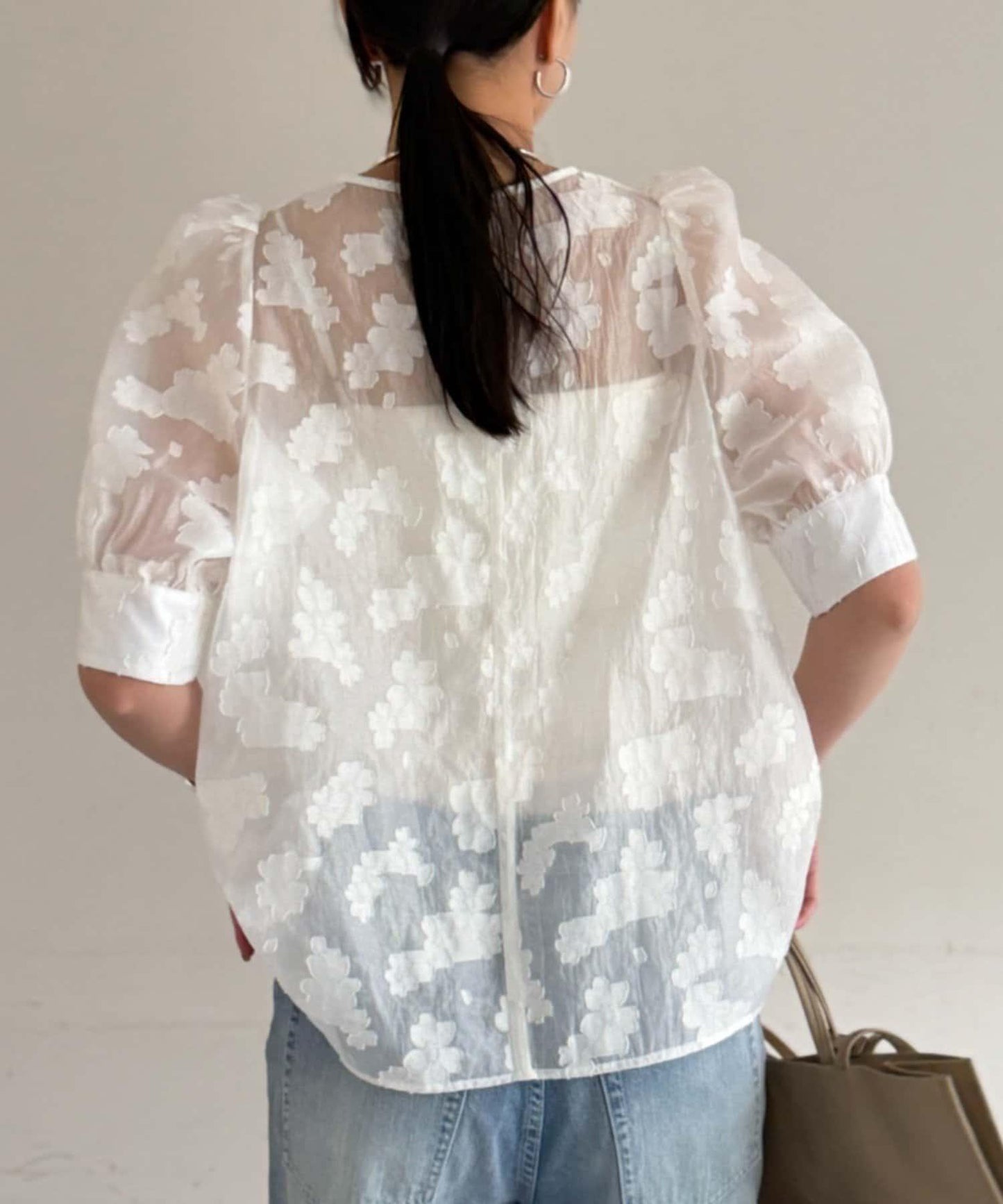 透紗提花泡泡袖襯衫