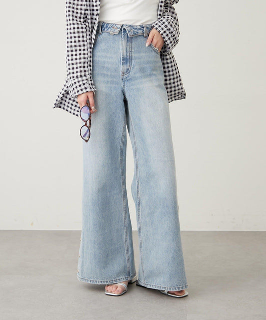 按鈕開叉喇叭牛仔褲