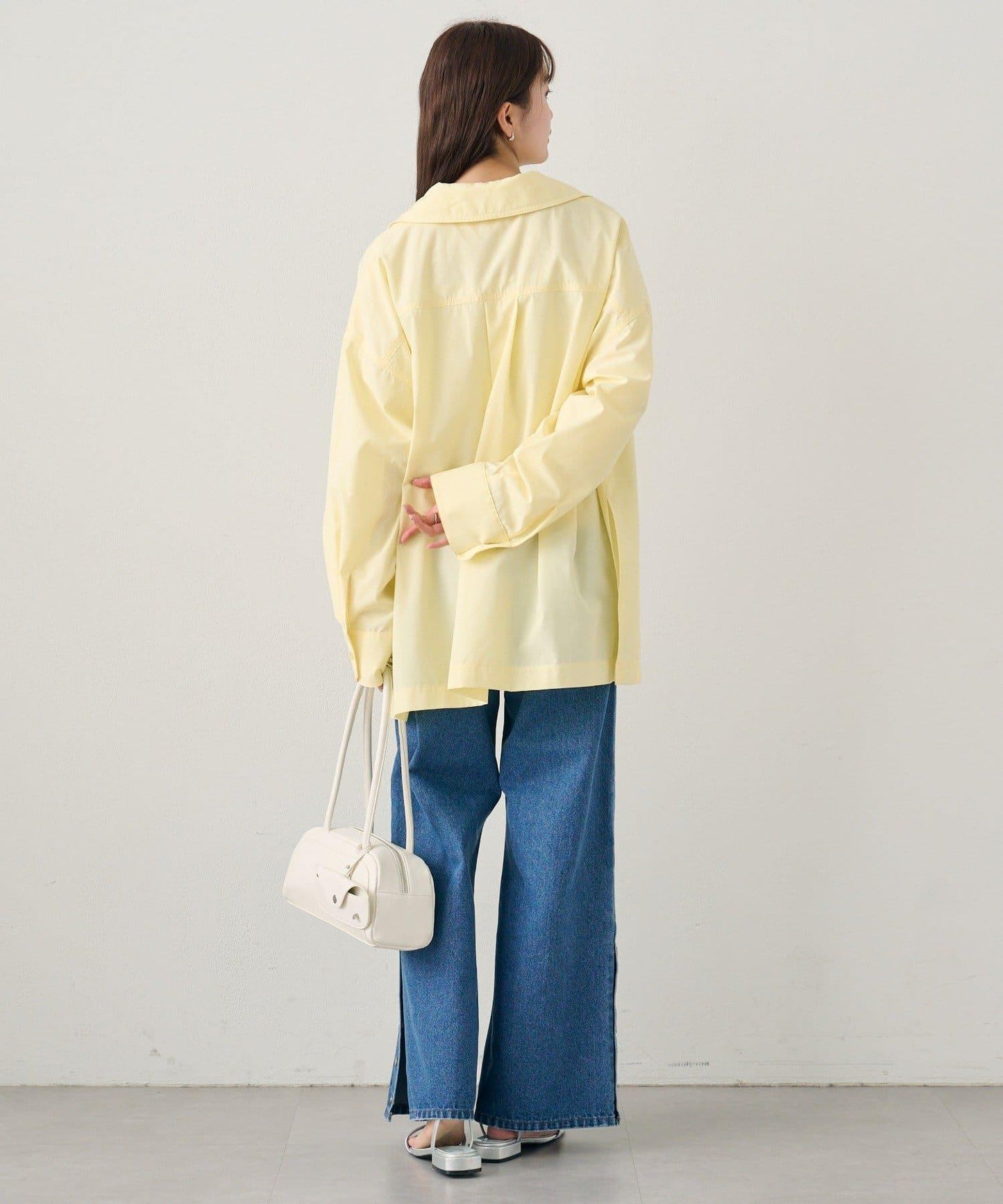 按鈕開叉喇叭牛仔褲