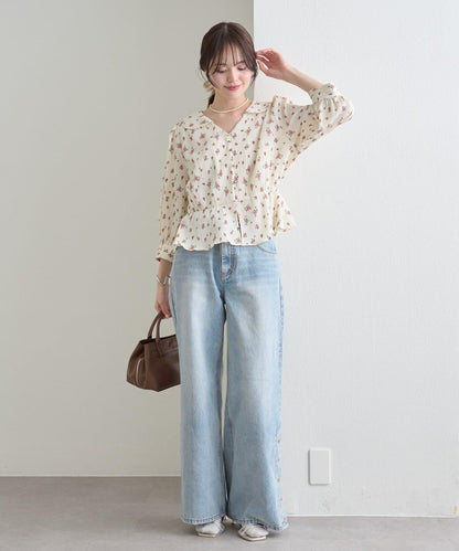 按鈕開叉喇叭牛仔褲