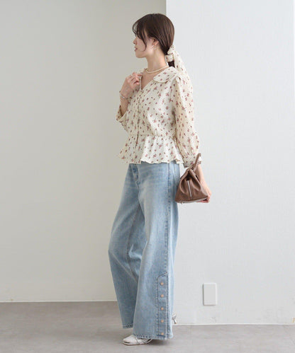 按鈕開叉喇叭牛仔褲