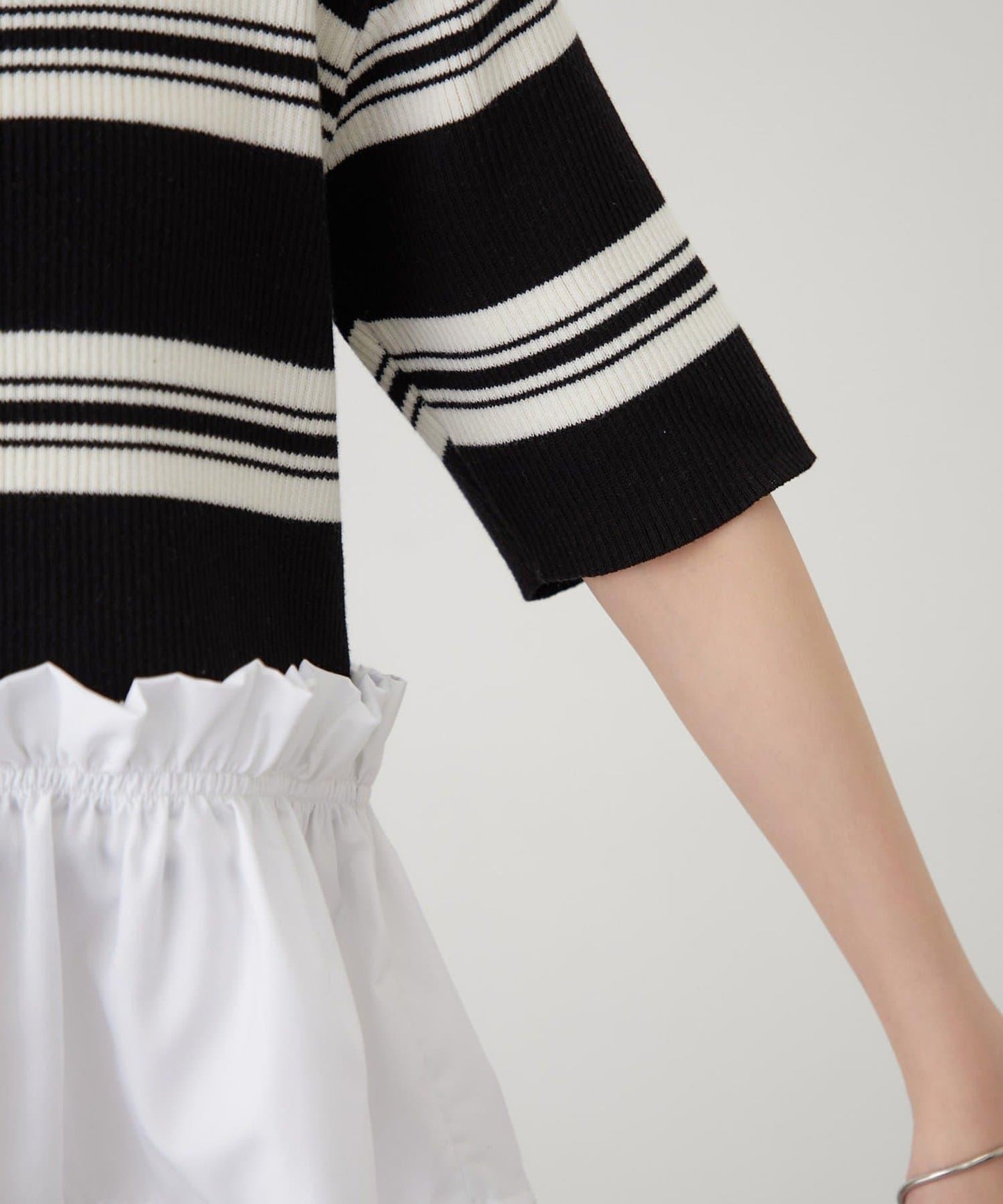 荷葉擺短袖針織上衣