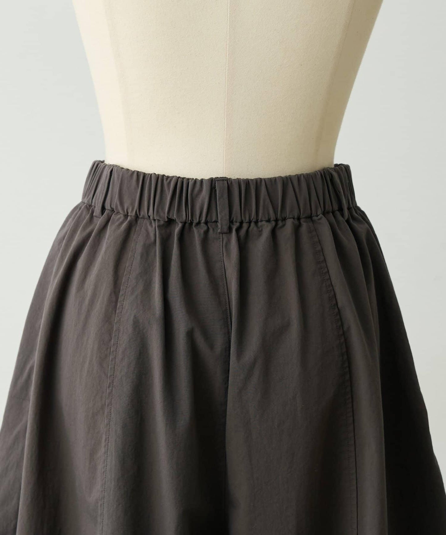 棉質彎刀版型褲子