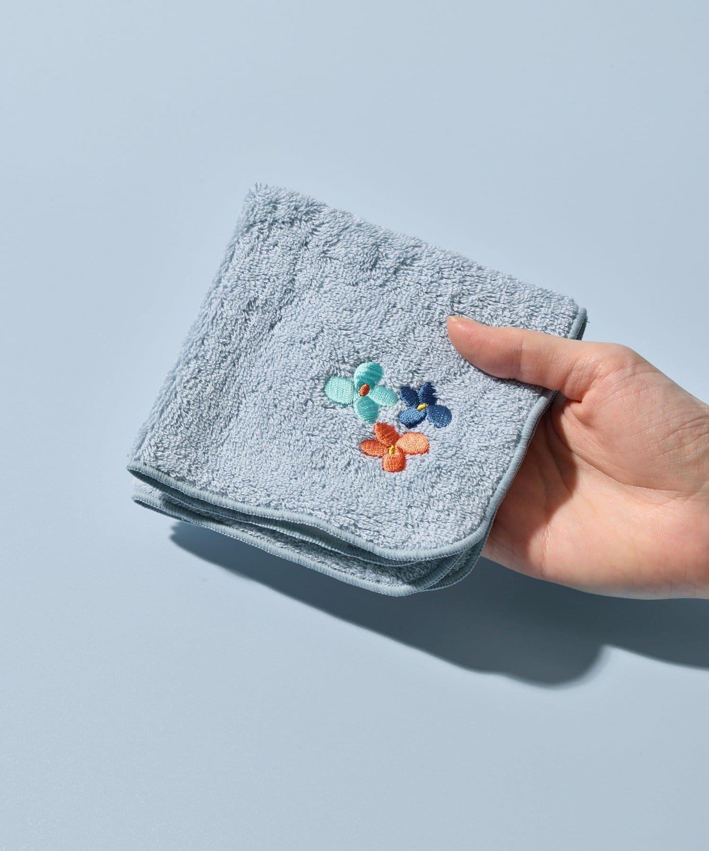 Kindly Yours 花卉刺繡毛巾手帕