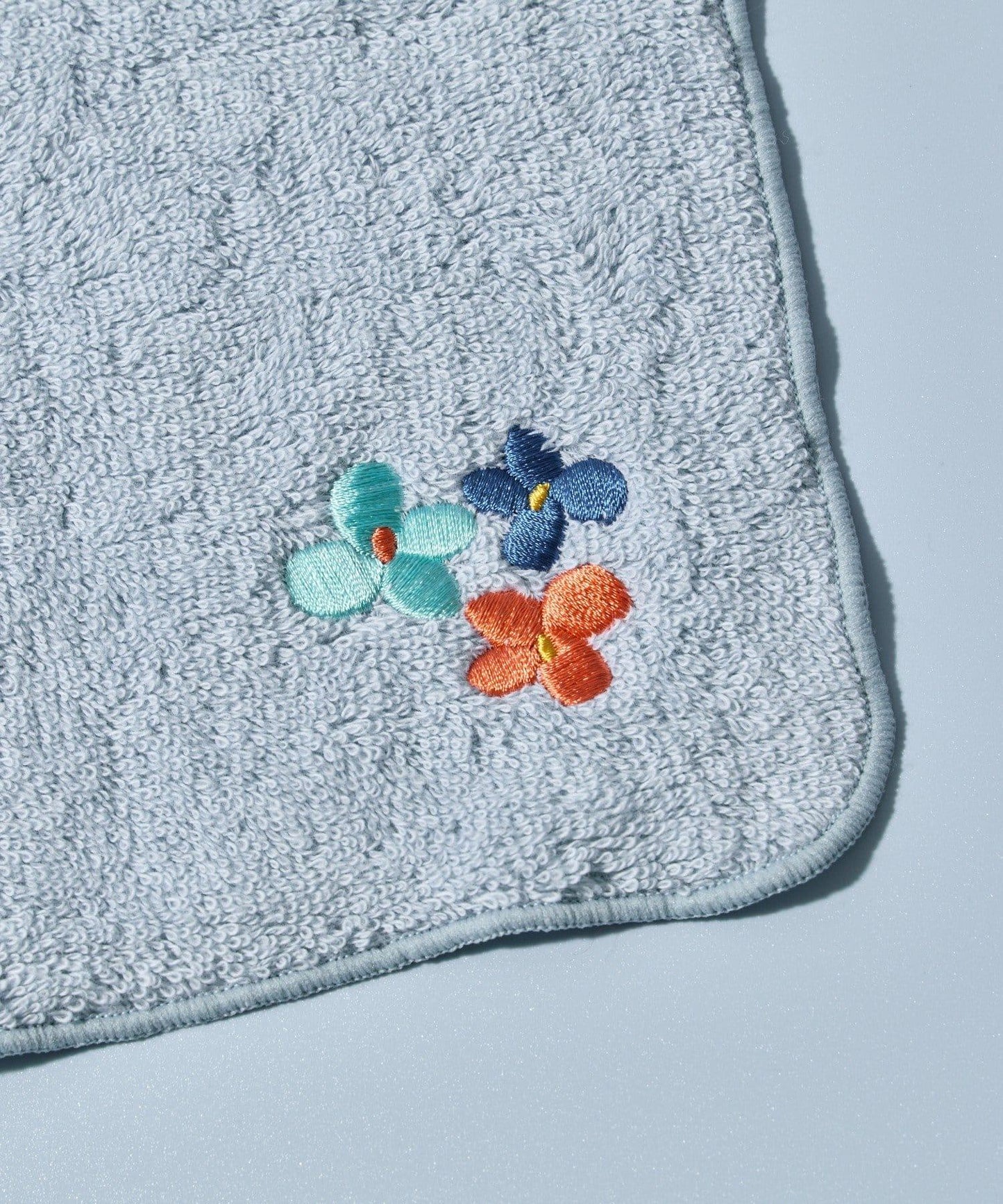 Kindly Yours 花卉刺繡毛巾手帕