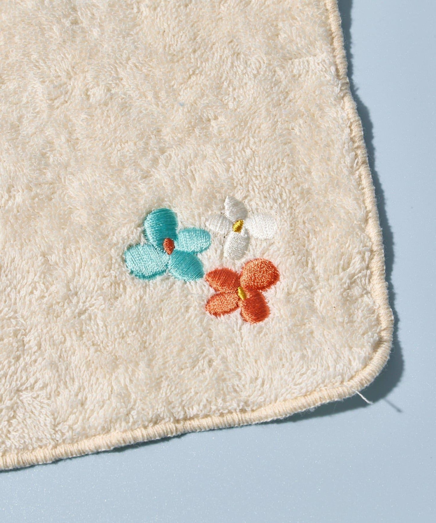 Kindly Yours 花卉刺繡毛巾手帕