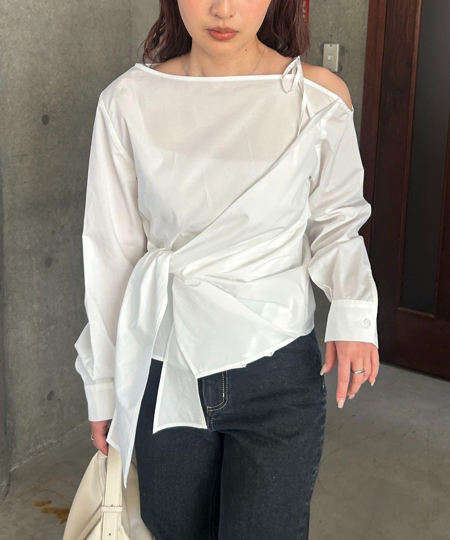 不對稱蝴蝶結設計襯衫