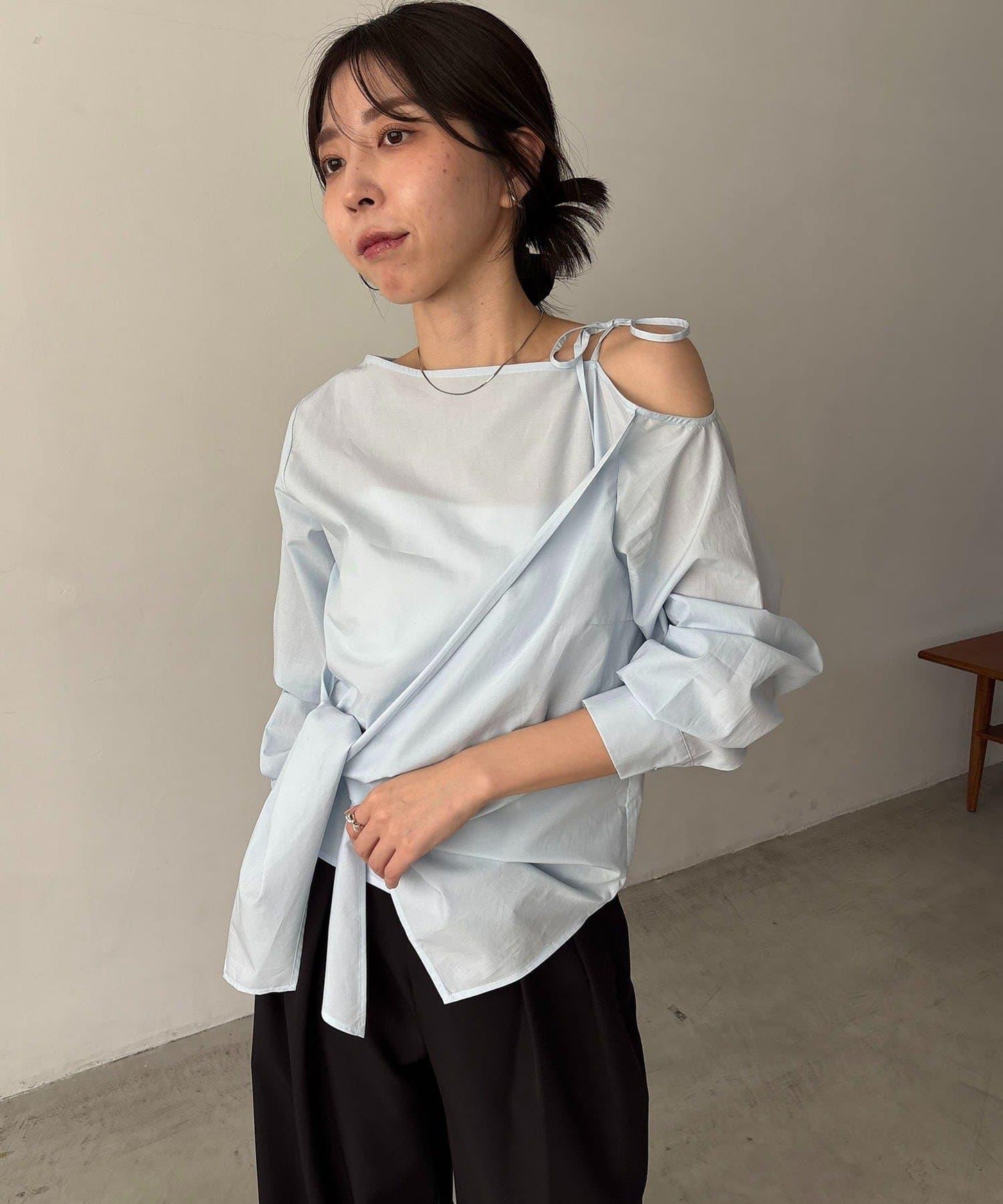 不對稱蝴蝶結設計襯衫