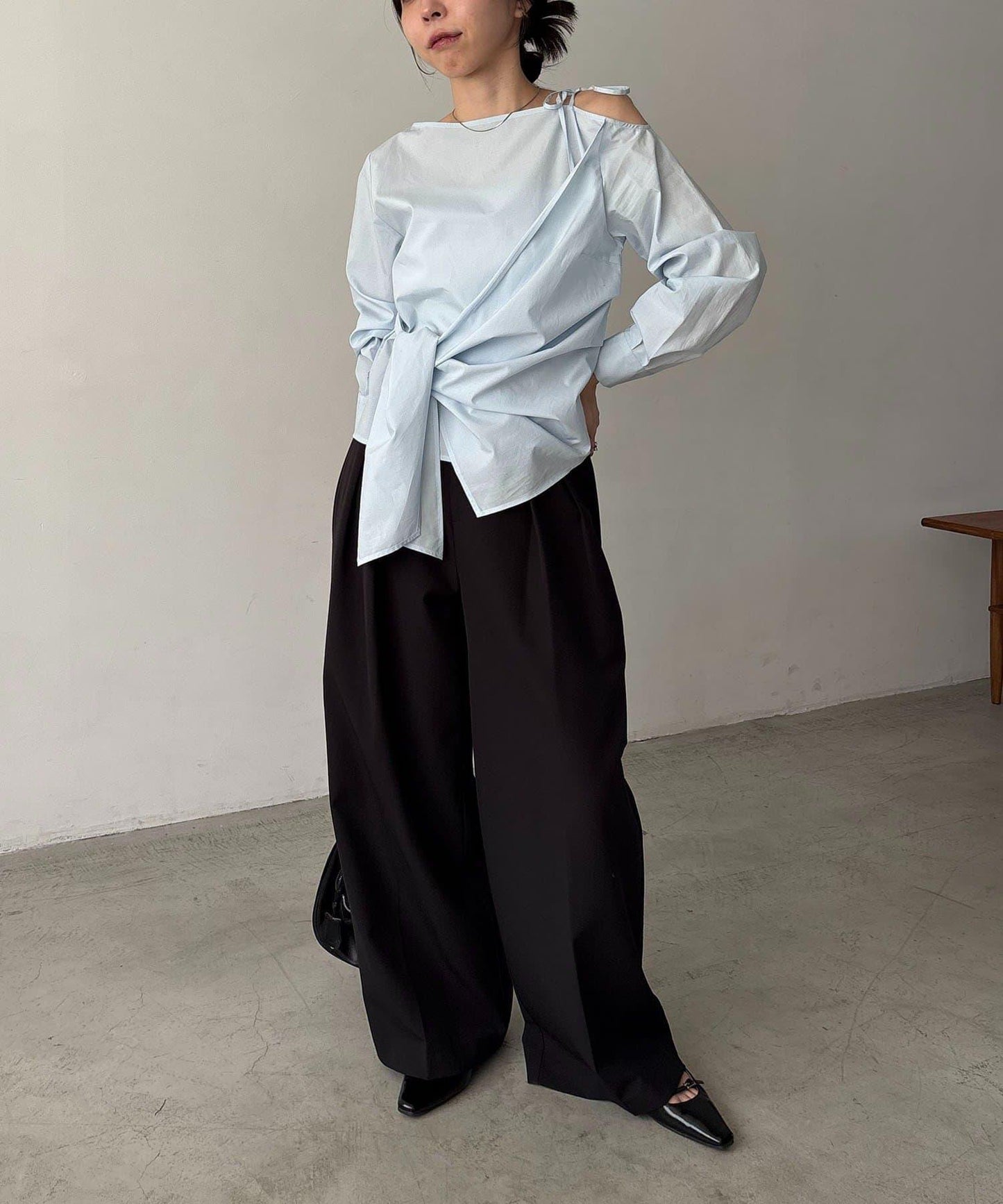 不對稱蝴蝶結設計襯衫