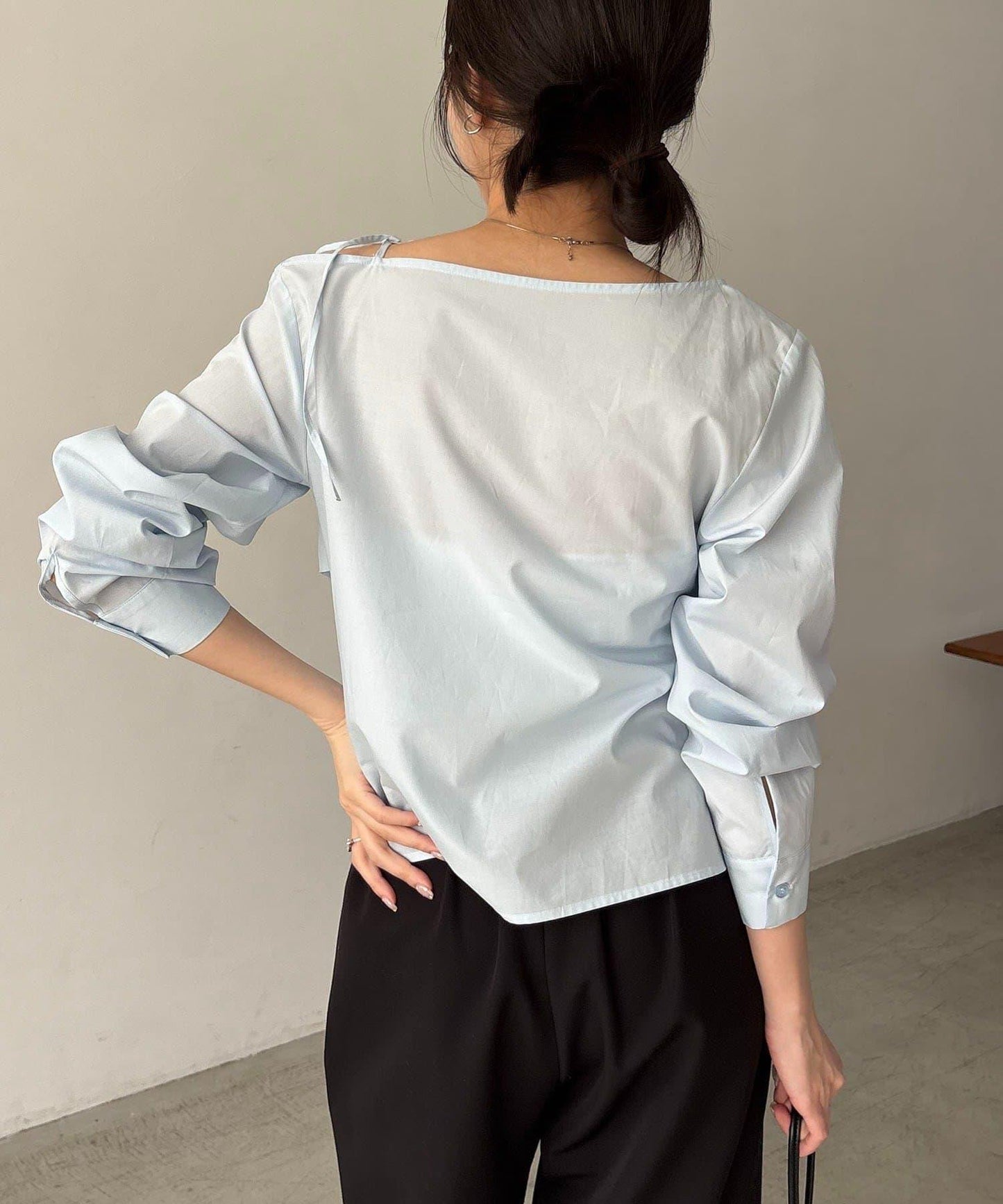 不對稱蝴蝶結設計襯衫