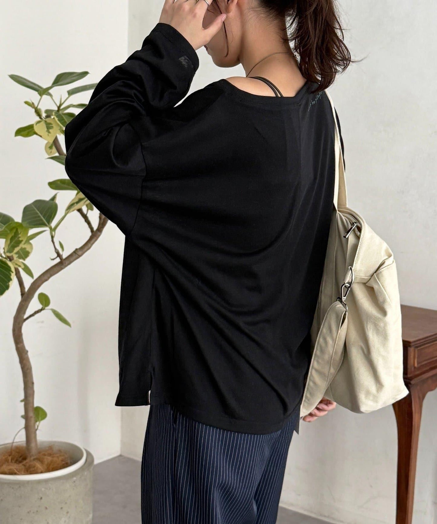 粗節透紗單肩長袖T恤
