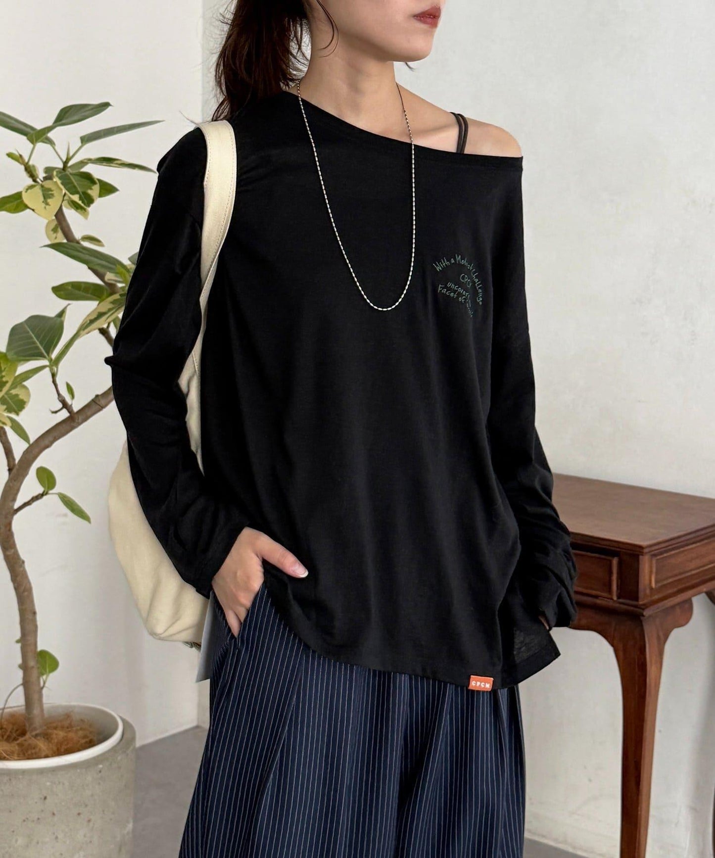 粗節透紗單肩長袖T恤