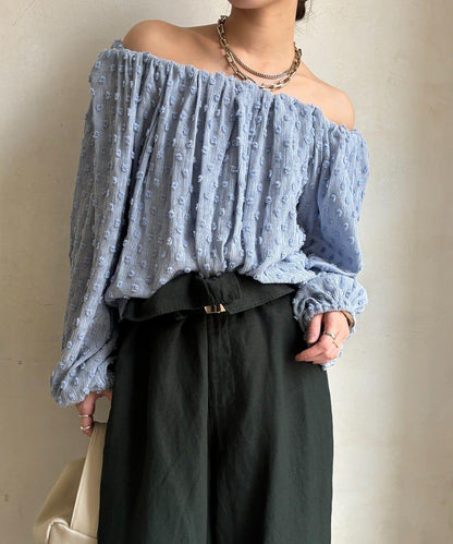 一字肩圓點提花襯衫