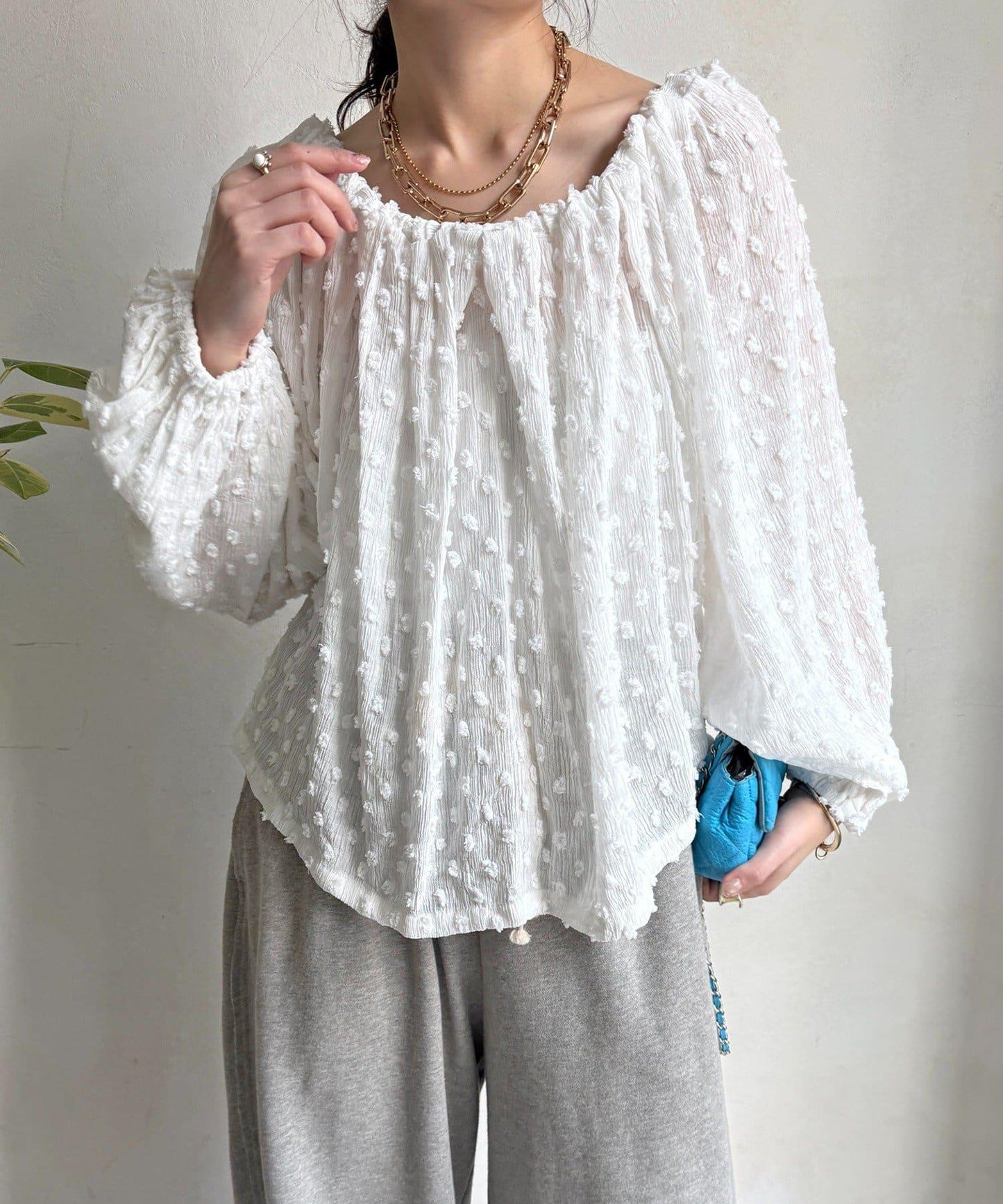 一字肩圓點提花襯衫