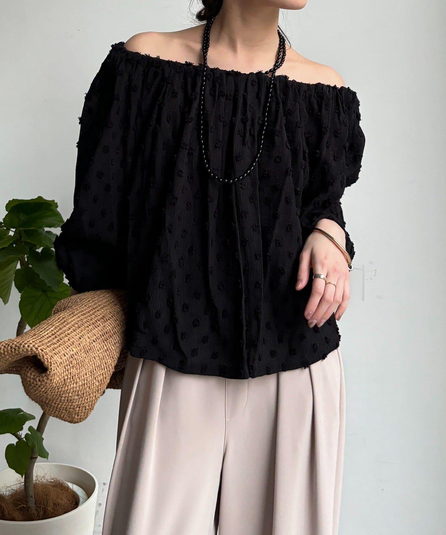 一字肩圓點提花襯衫