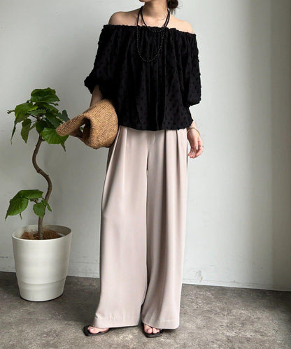 一字肩圓點提花襯衫