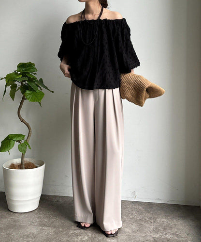 一字肩圓點提花襯衫