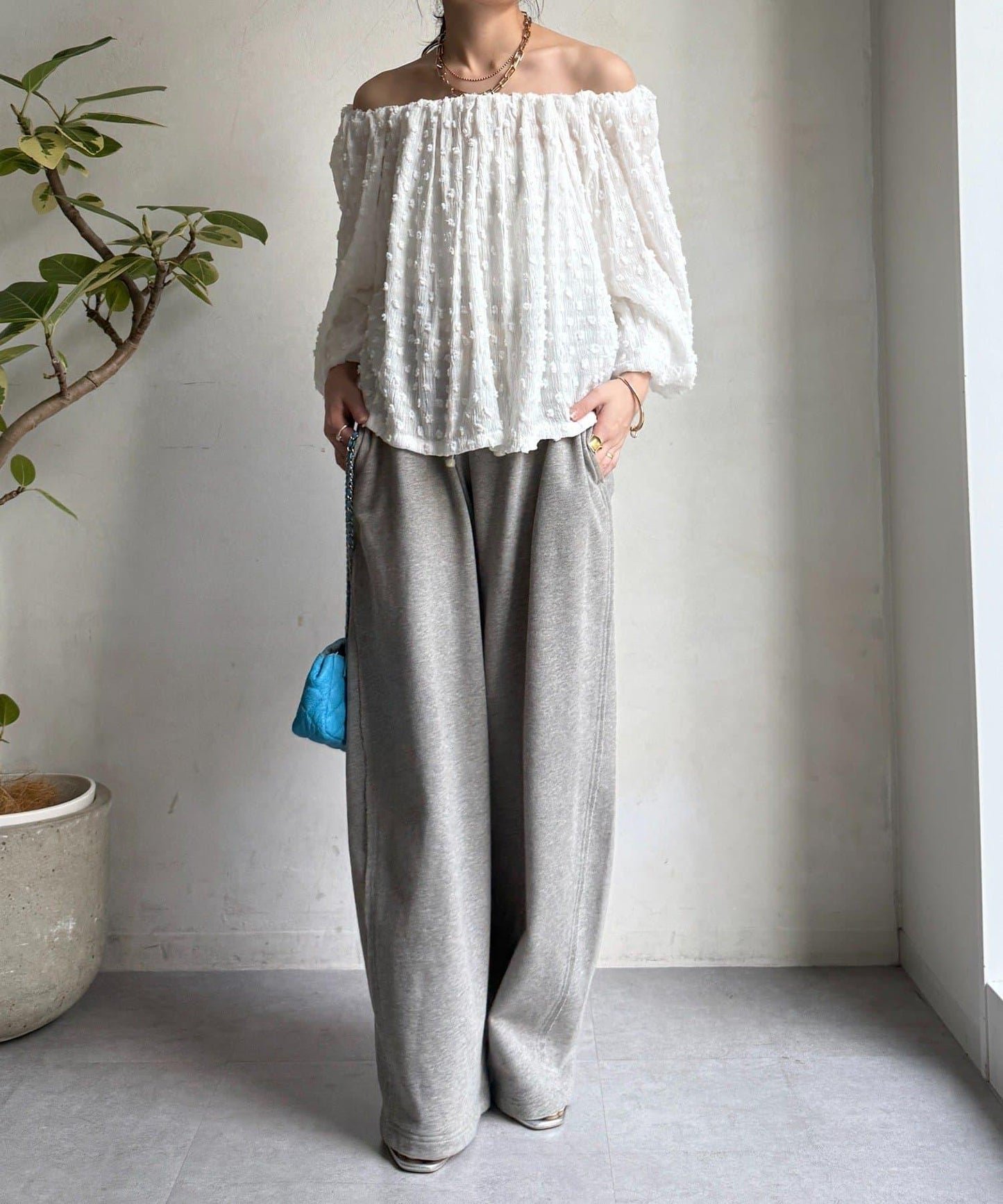 一字肩圓點提花襯衫