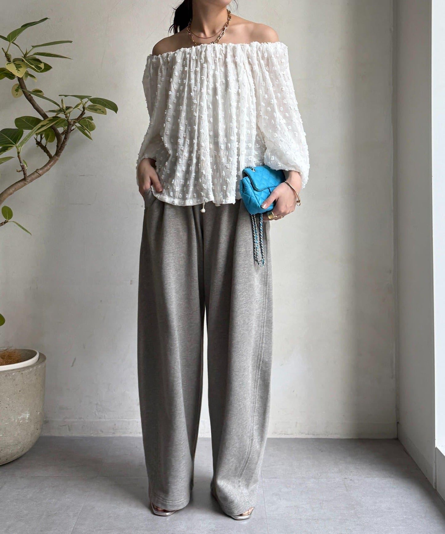 一字肩圓點提花襯衫