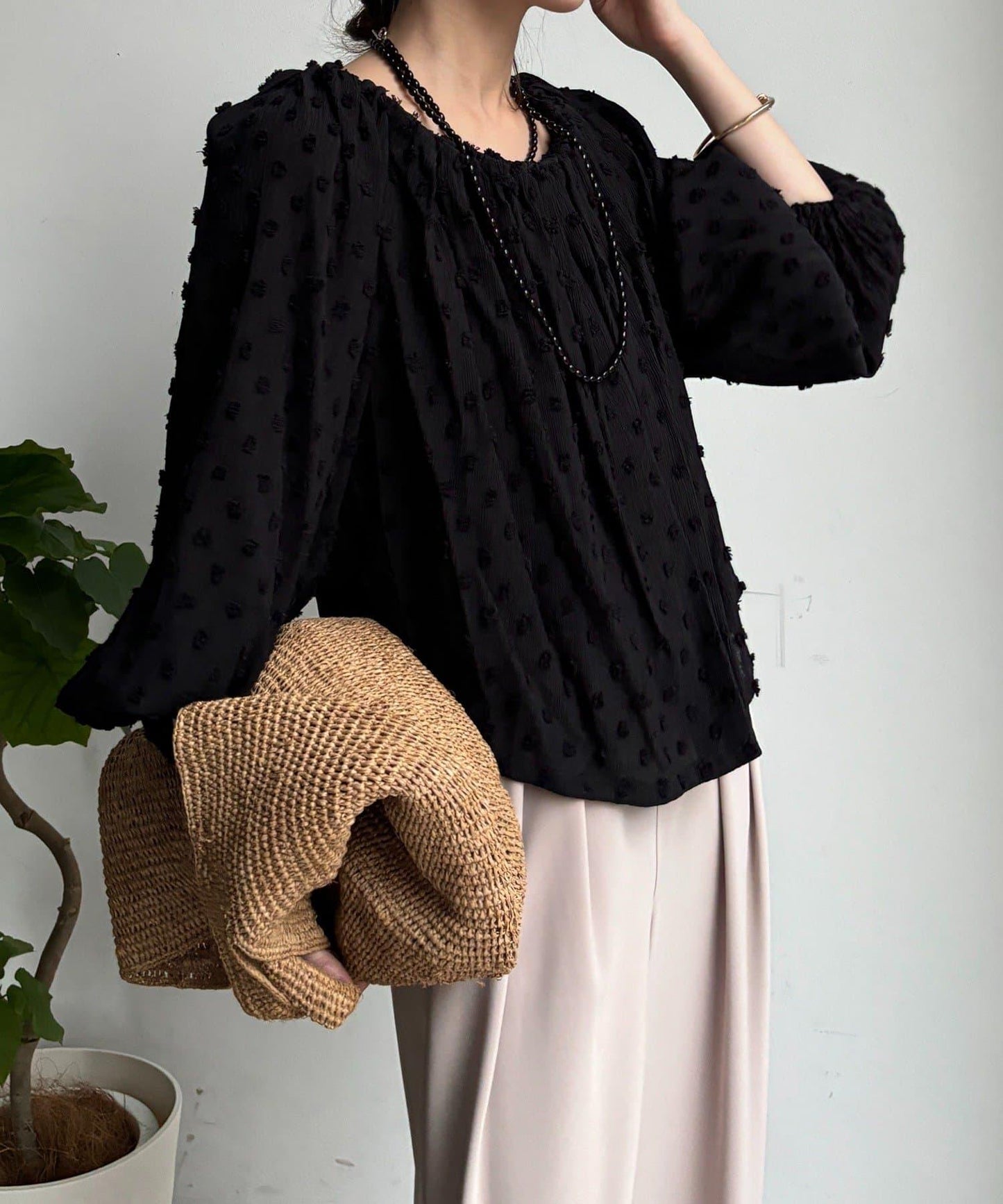 一字肩圓點提花襯衫