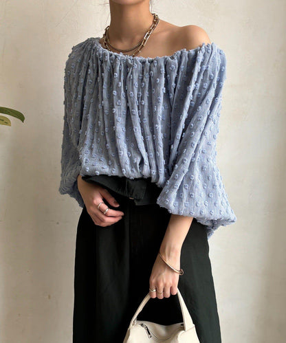 一字肩圓點提花襯衫