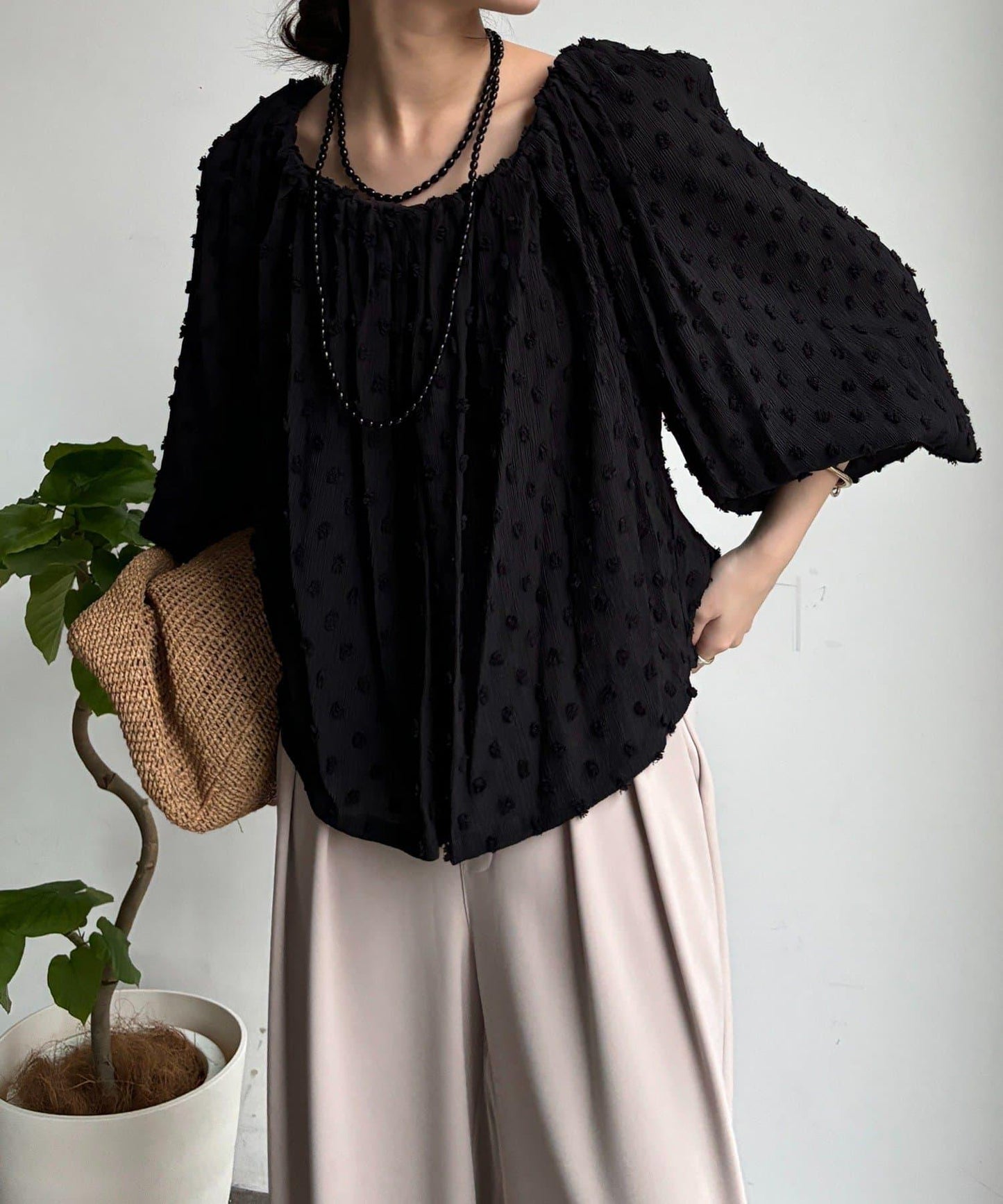 一字肩圓點提花襯衫