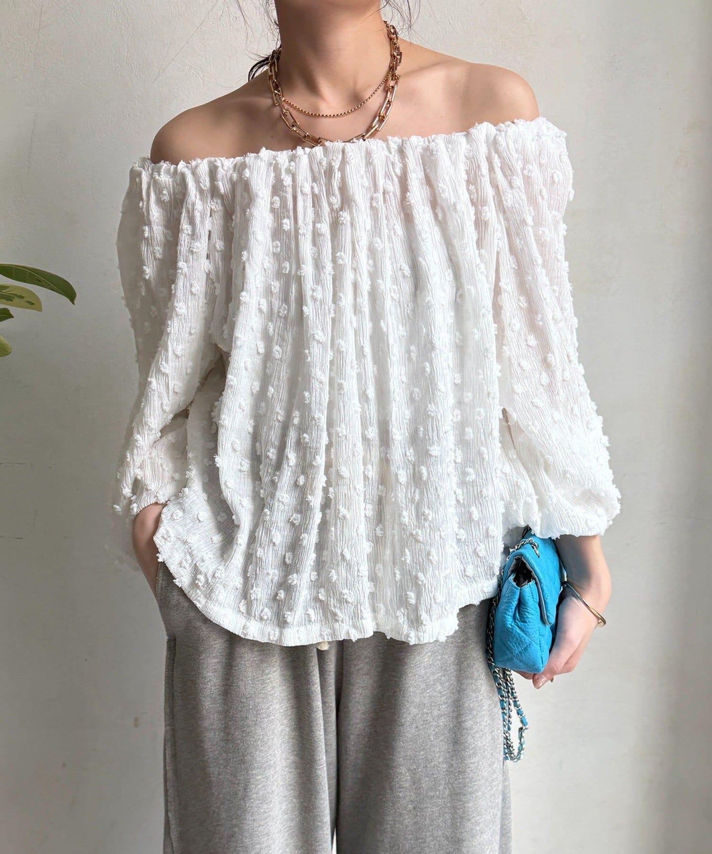 一字肩圓點提花襯衫