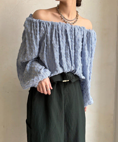 一字肩圓點提花襯衫