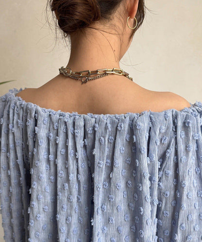 一字肩圓點提花襯衫