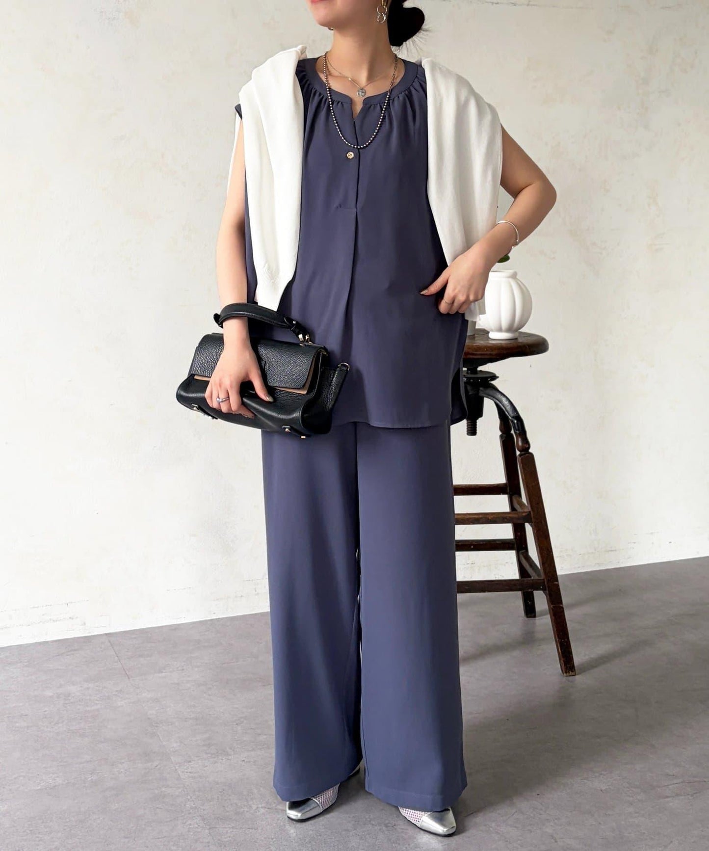 開領襯衫×休閒褲套裝