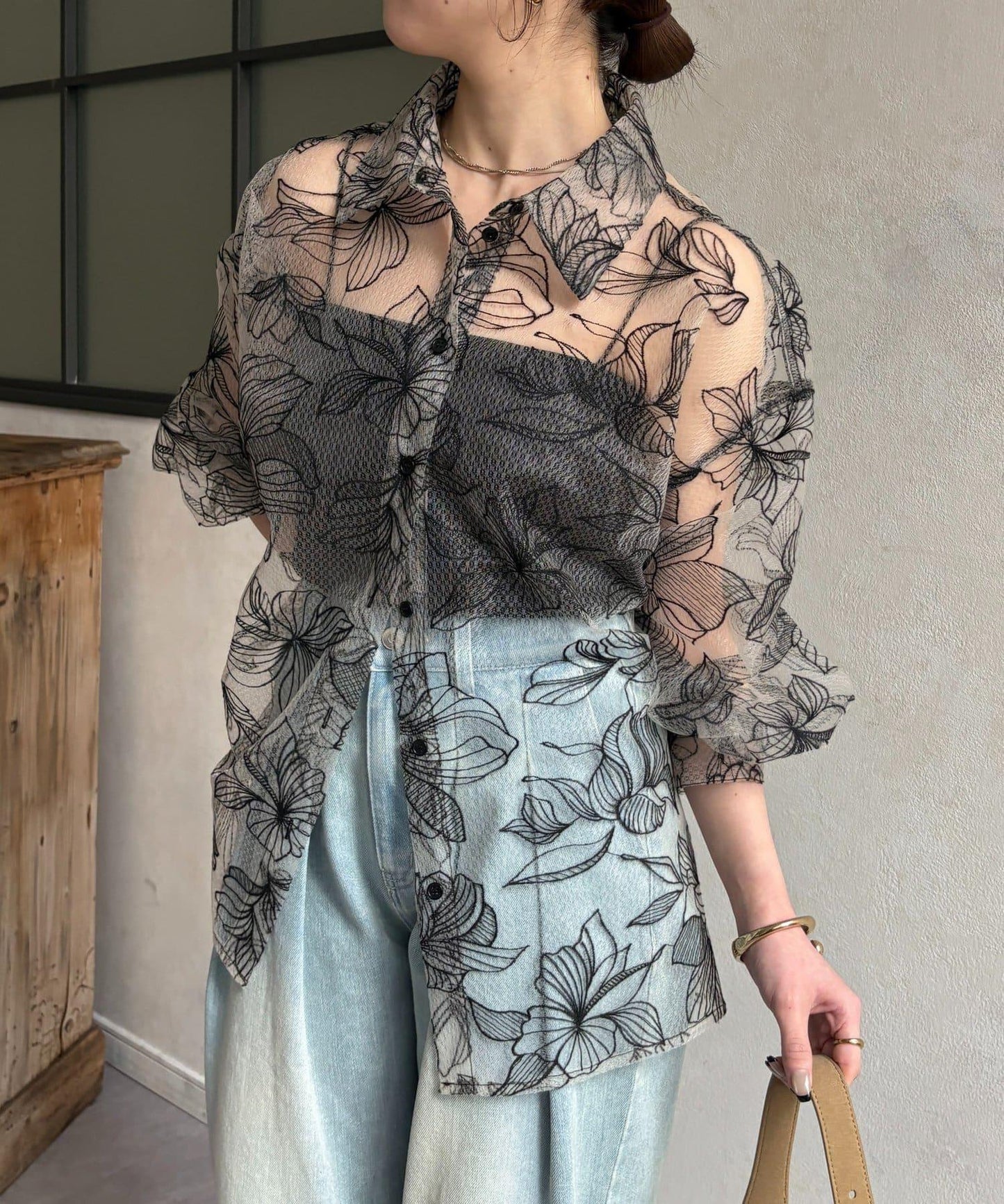 網紗花卉刺繡襯衫