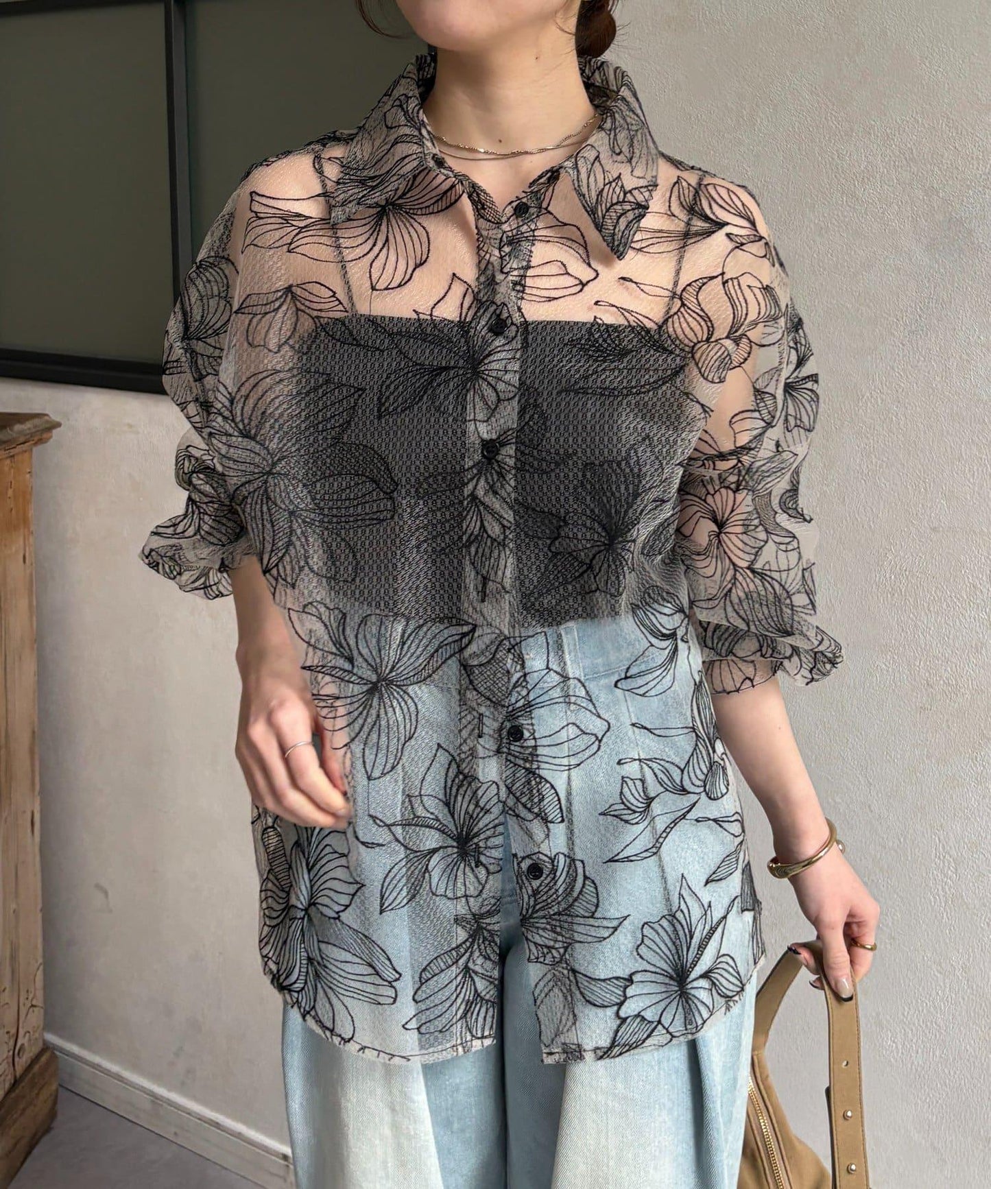 網紗花卉刺繡襯衫