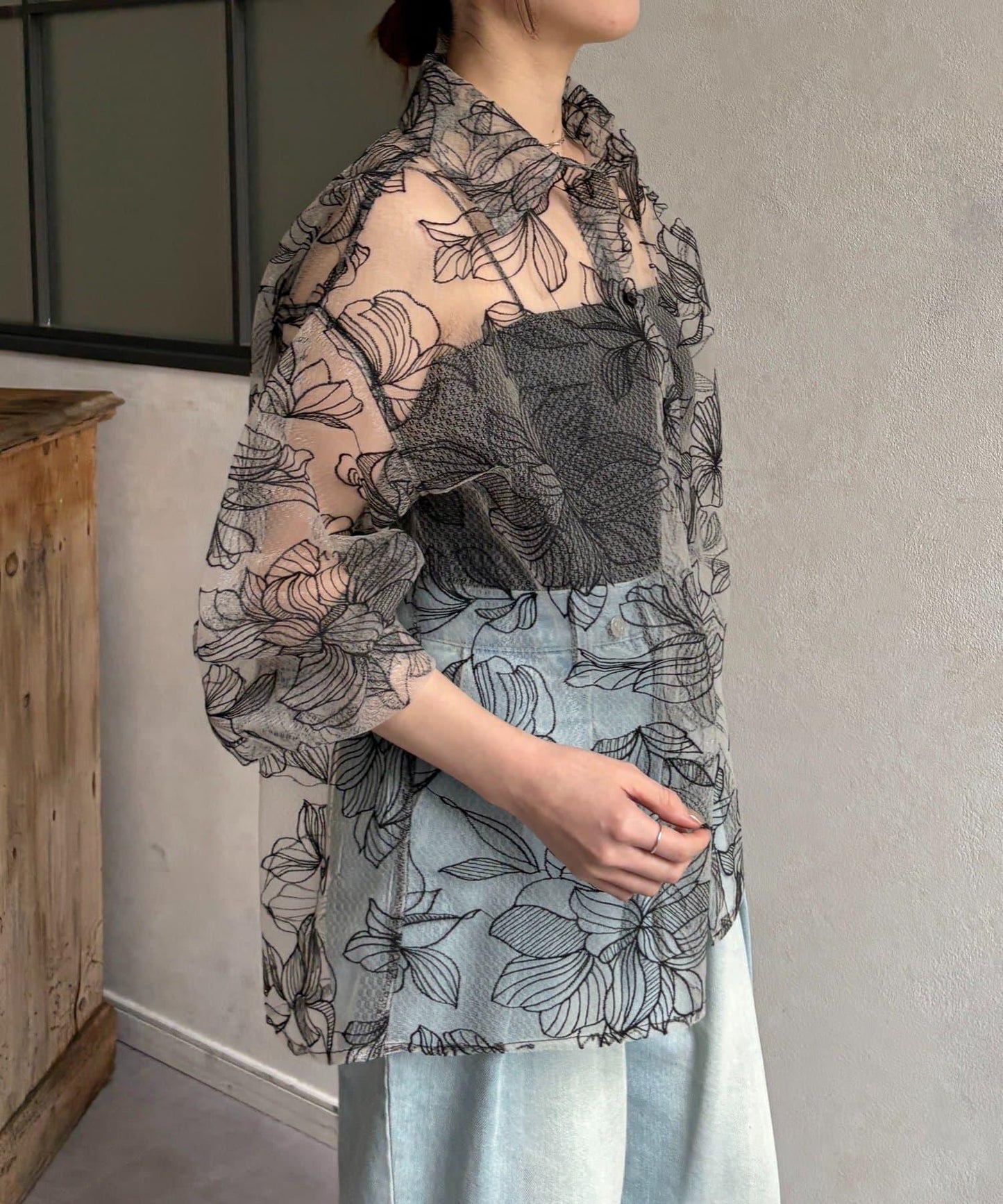 網紗花卉刺繡襯衫