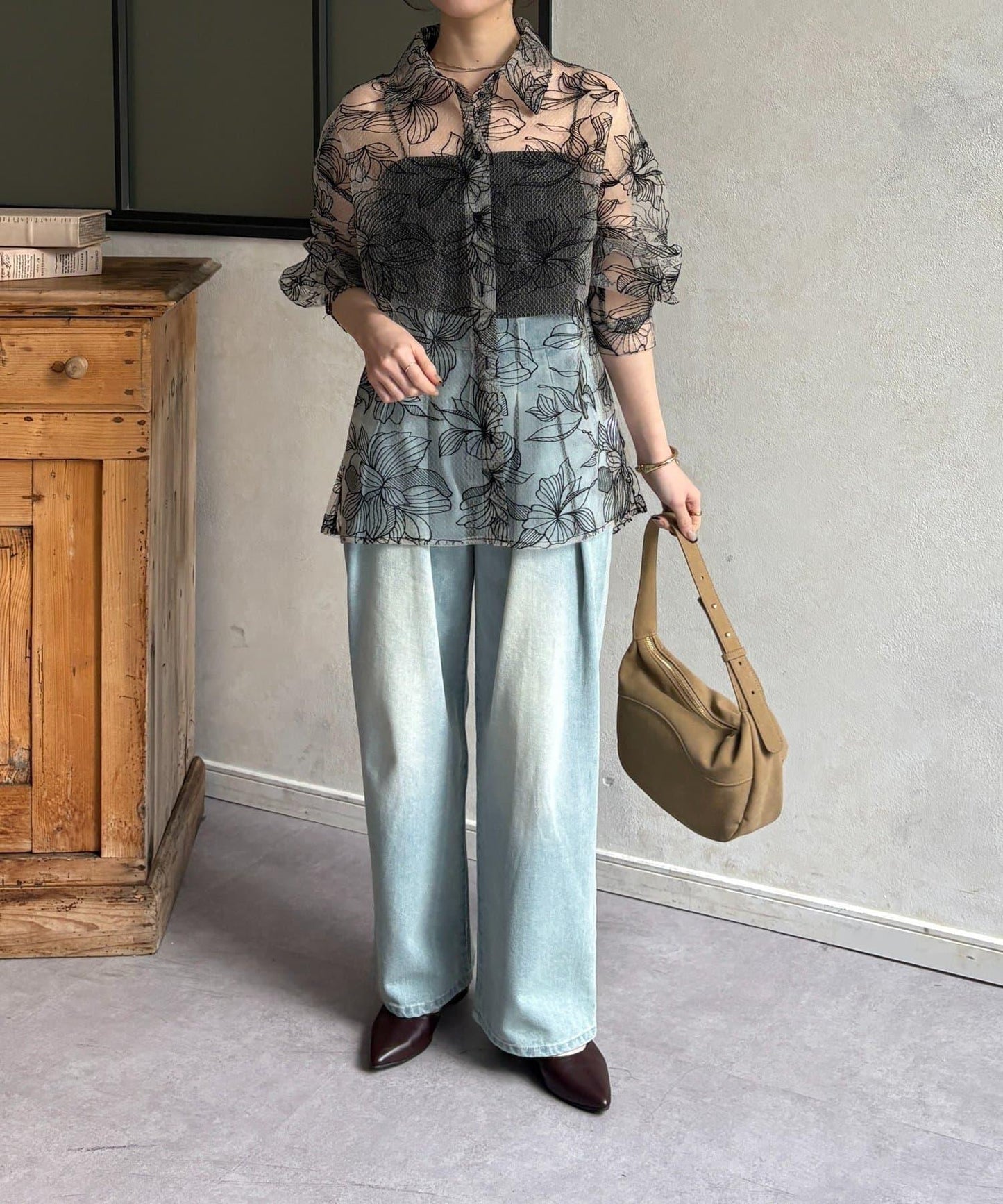 網紗花卉刺繡襯衫