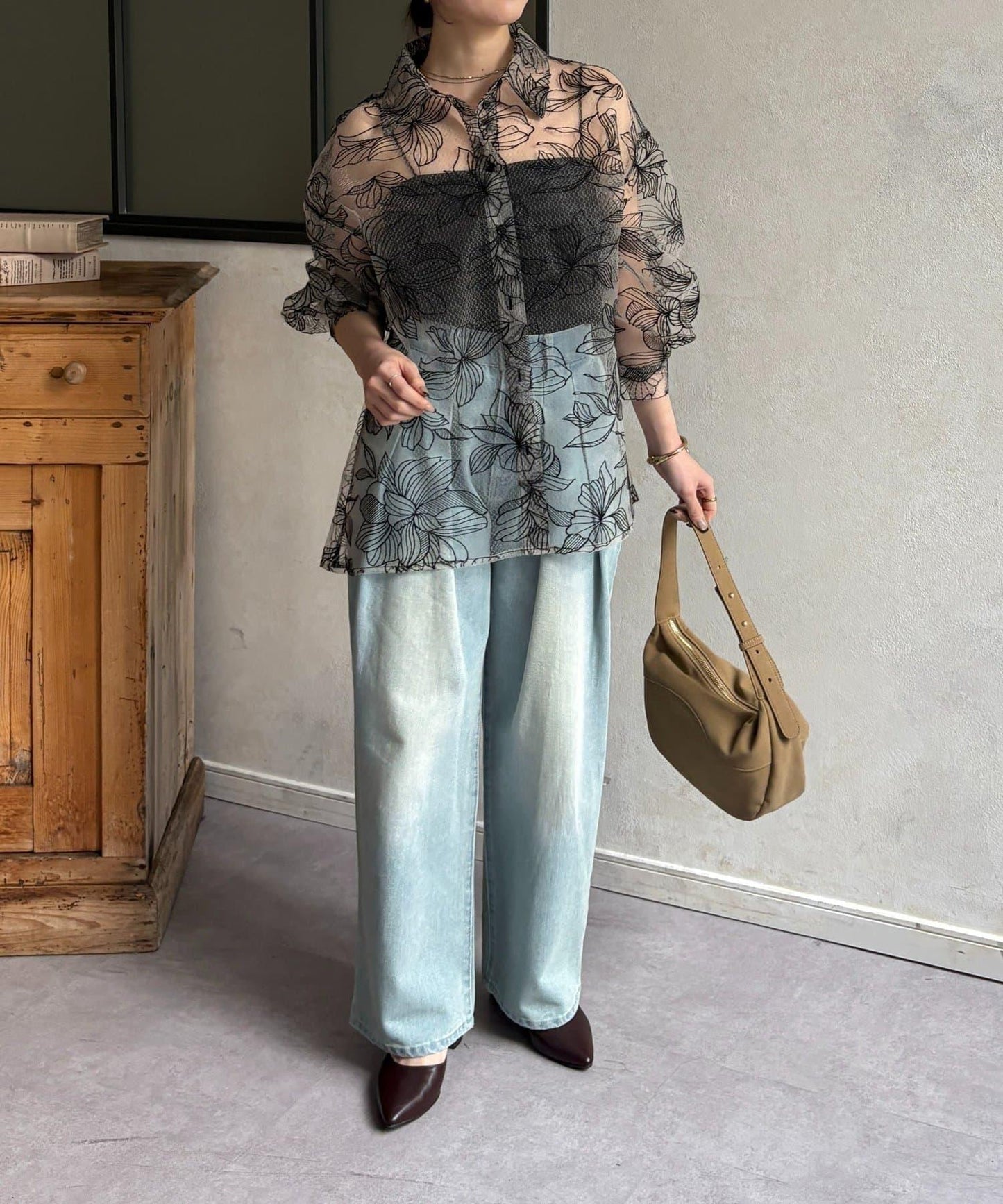 網紗花卉刺繡襯衫