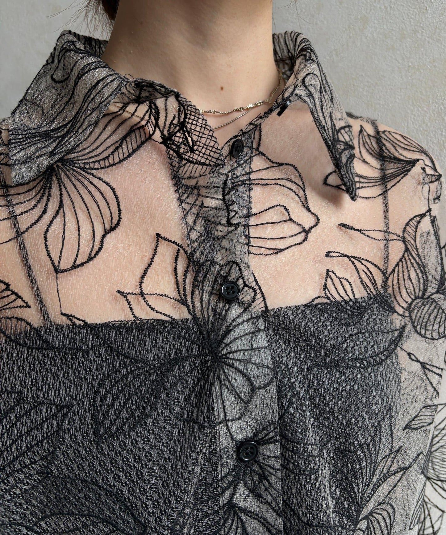 網紗花卉刺繡襯衫