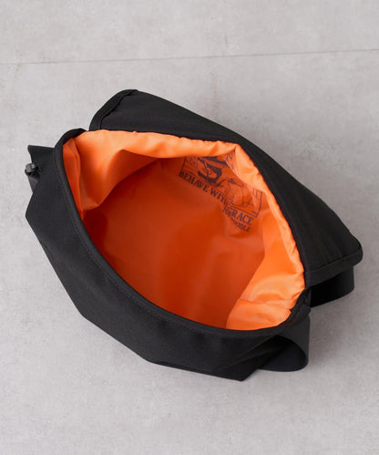 DOG 刺繡Logo翻蓋單肩包