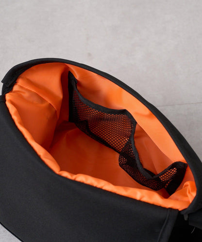 DOG 刺繡Logo翻蓋單肩包