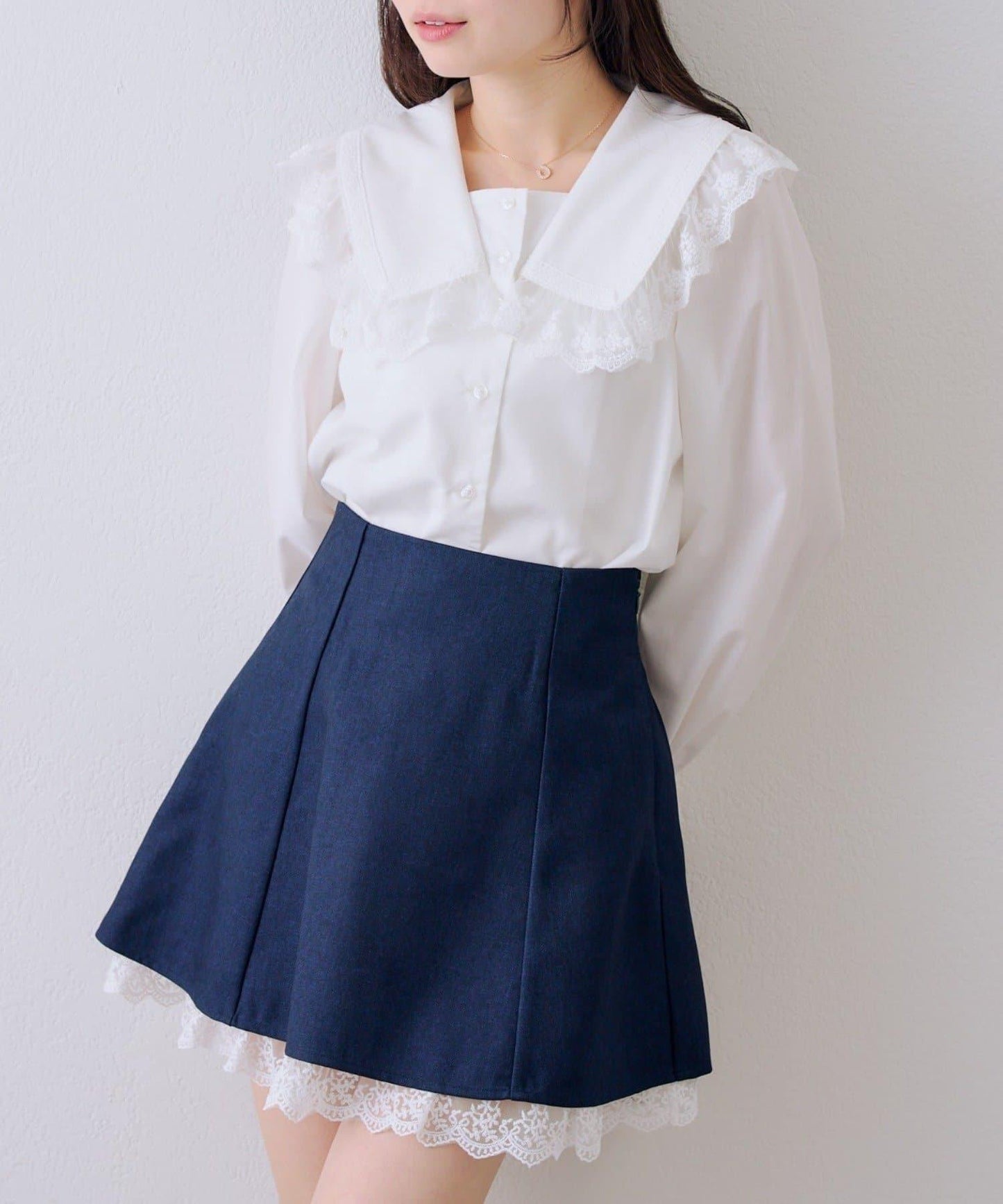 下襬蕾絲迷你半身裙