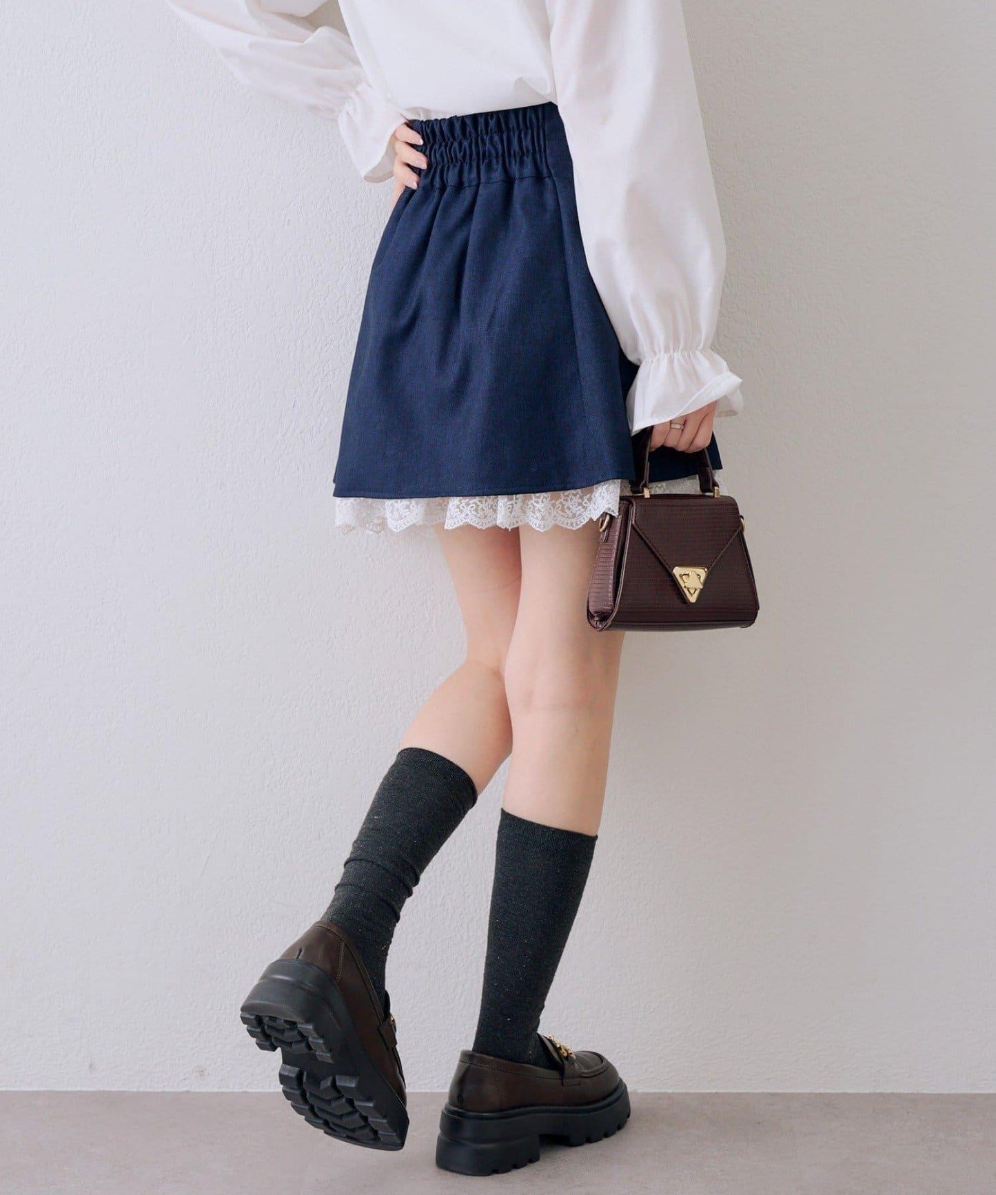 下襬蕾絲迷你半身裙