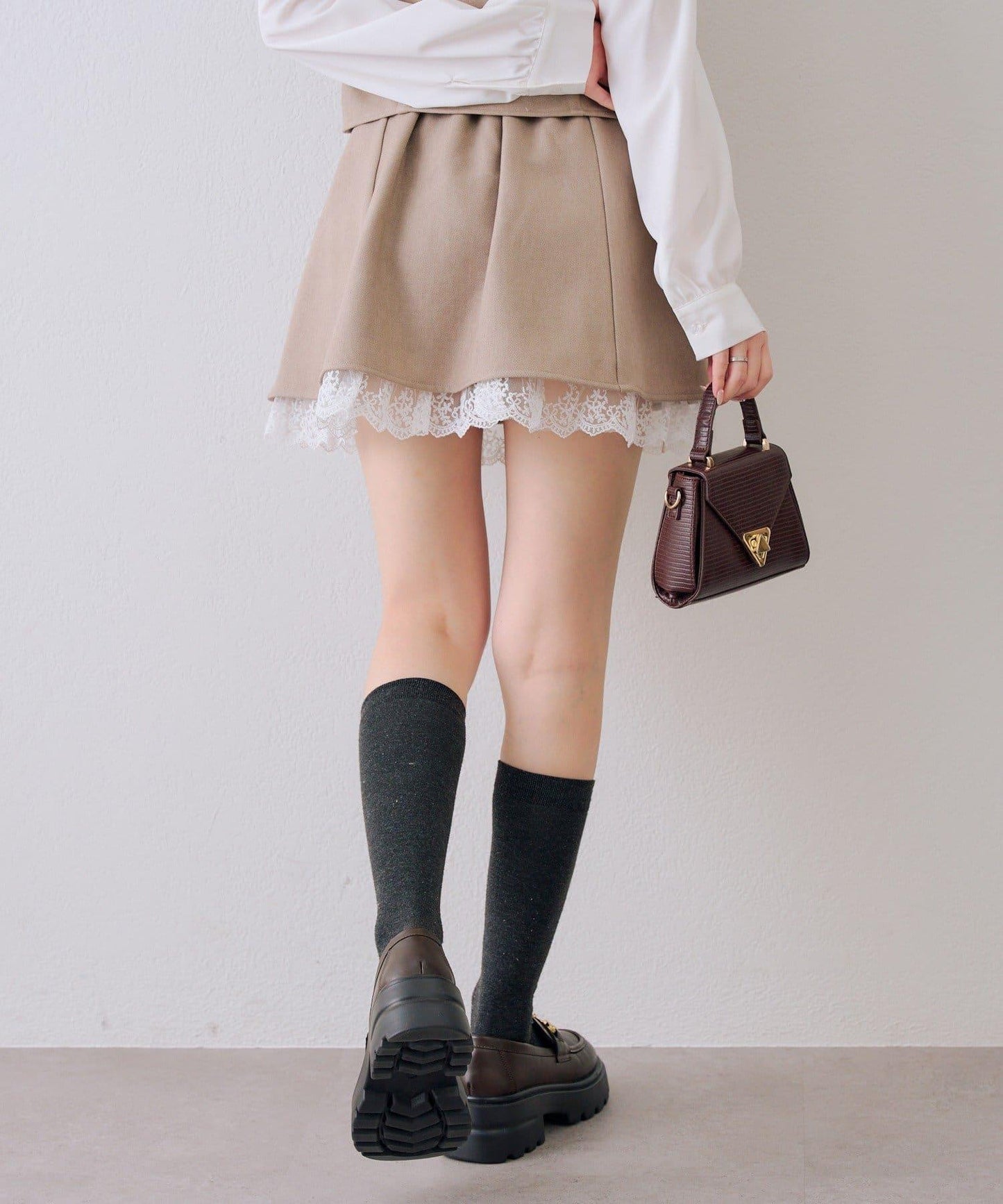 下襬蕾絲迷你半身裙