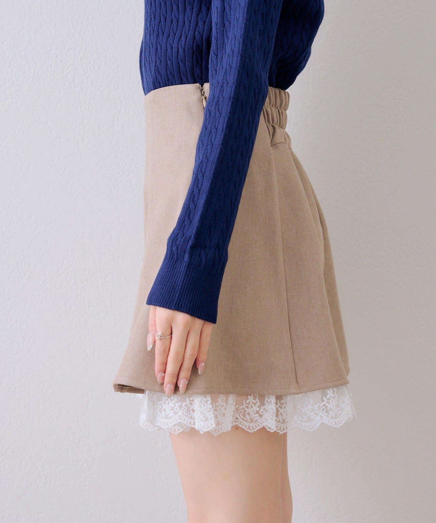 下襬蕾絲迷你半身裙