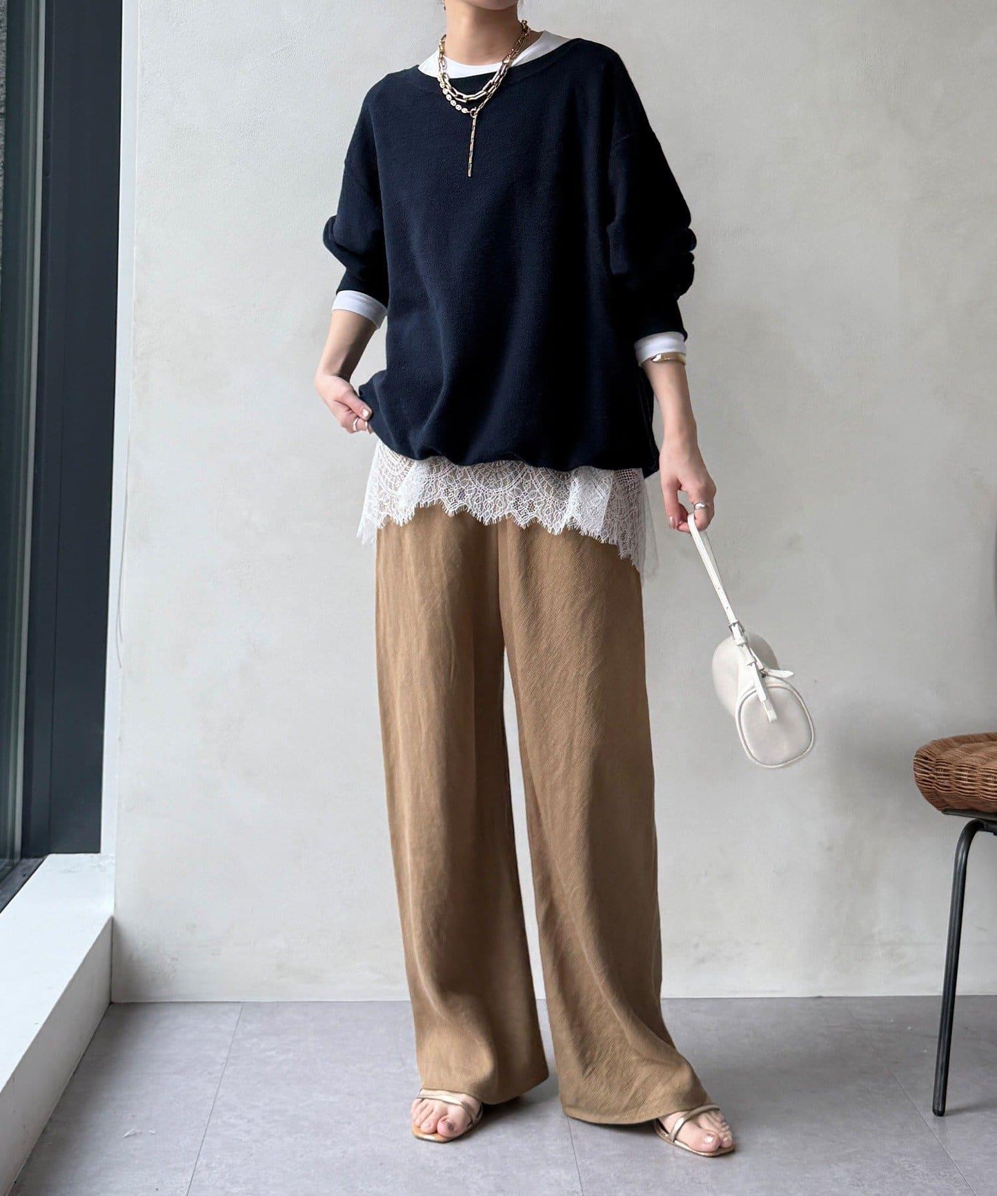 下襬蕾絲設計上衣