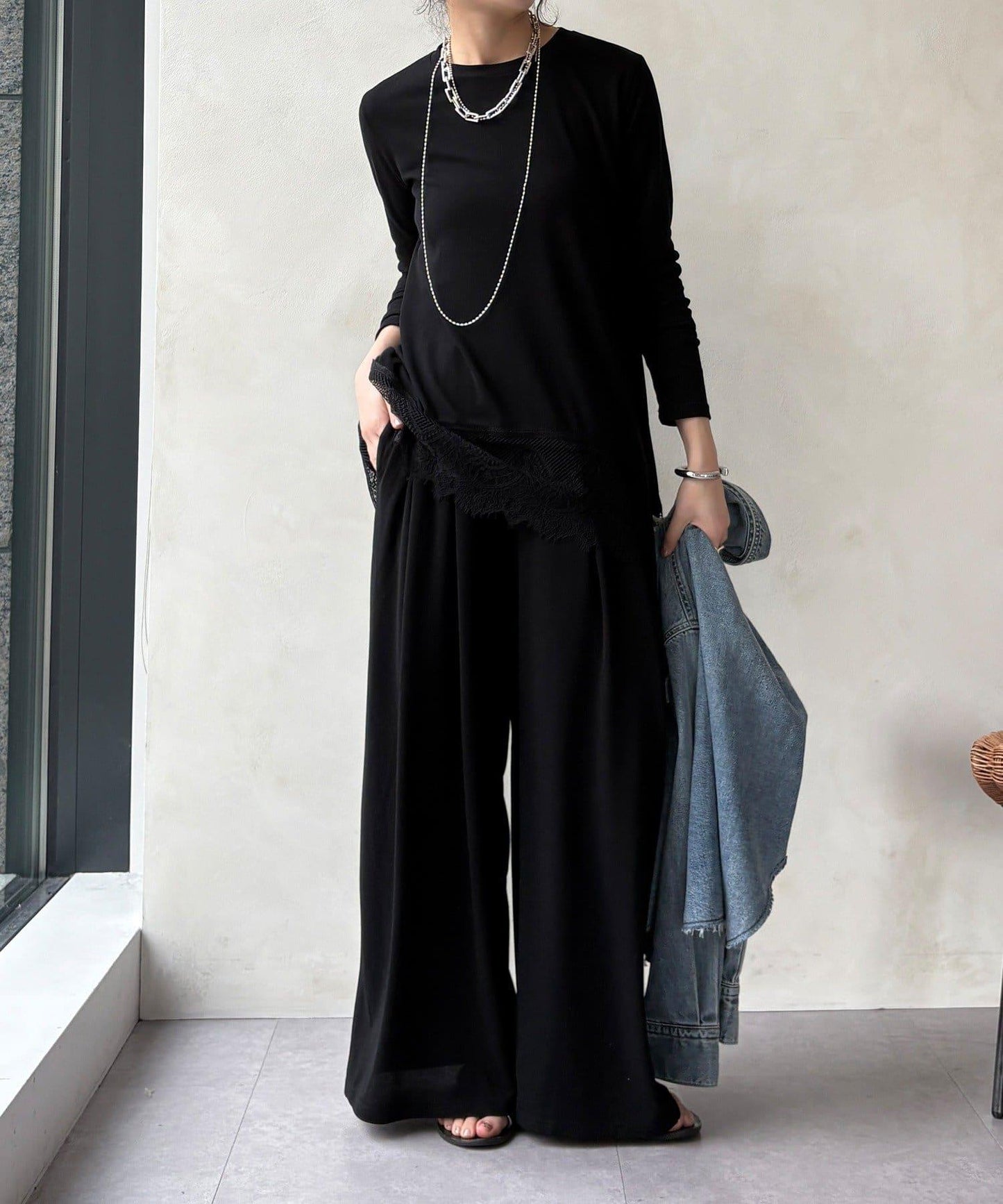 下襬蕾絲設計上衣