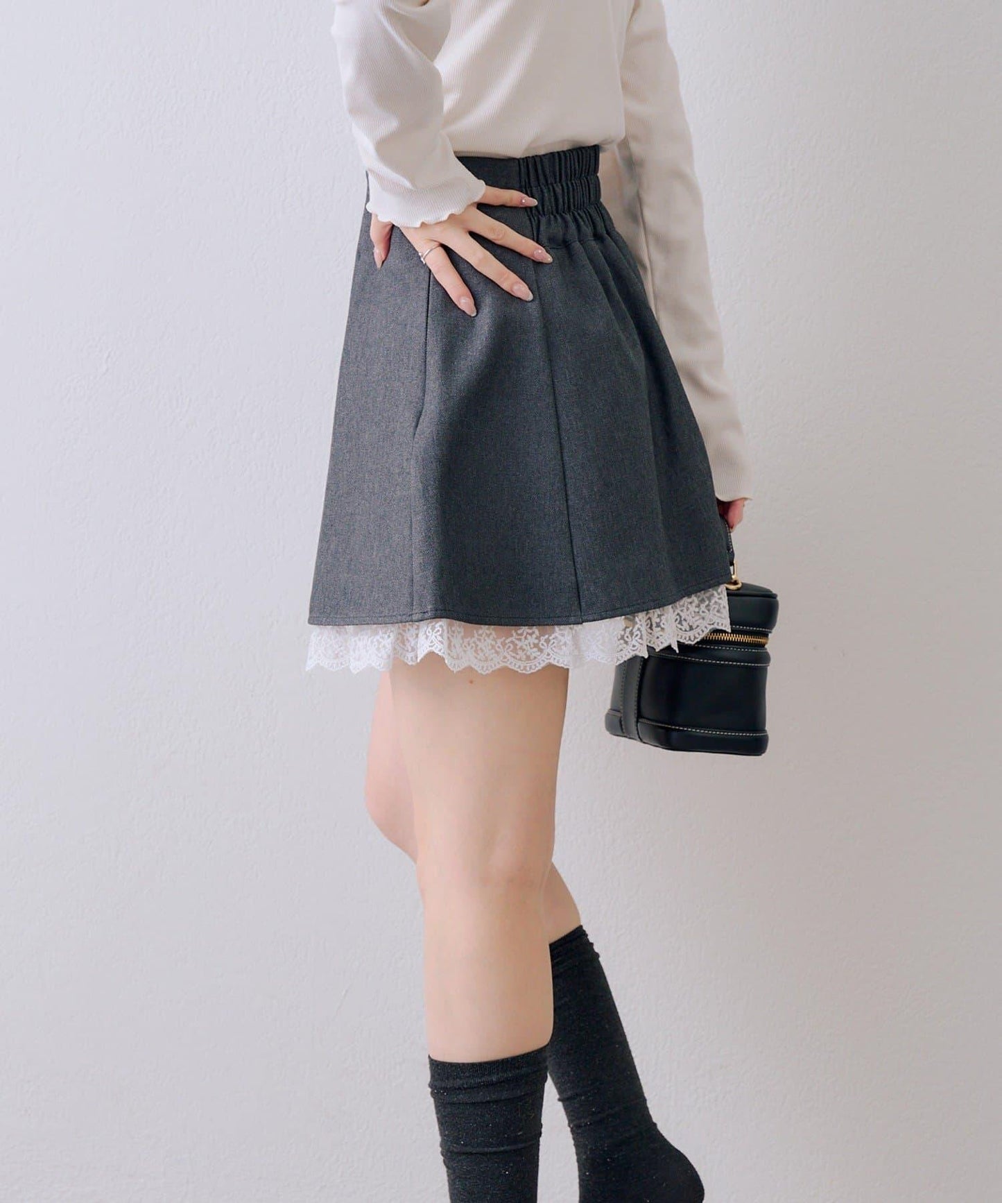 下襬蕾絲迷你半身裙