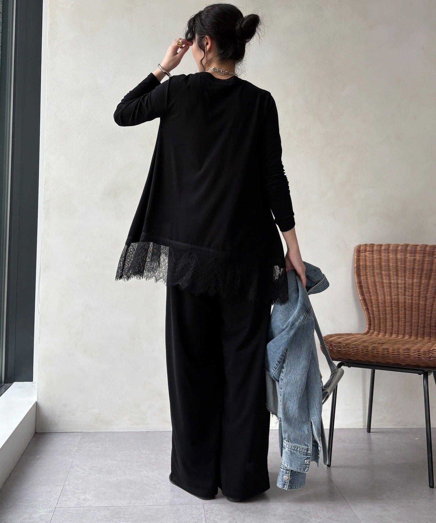 下襬蕾絲設計上衣