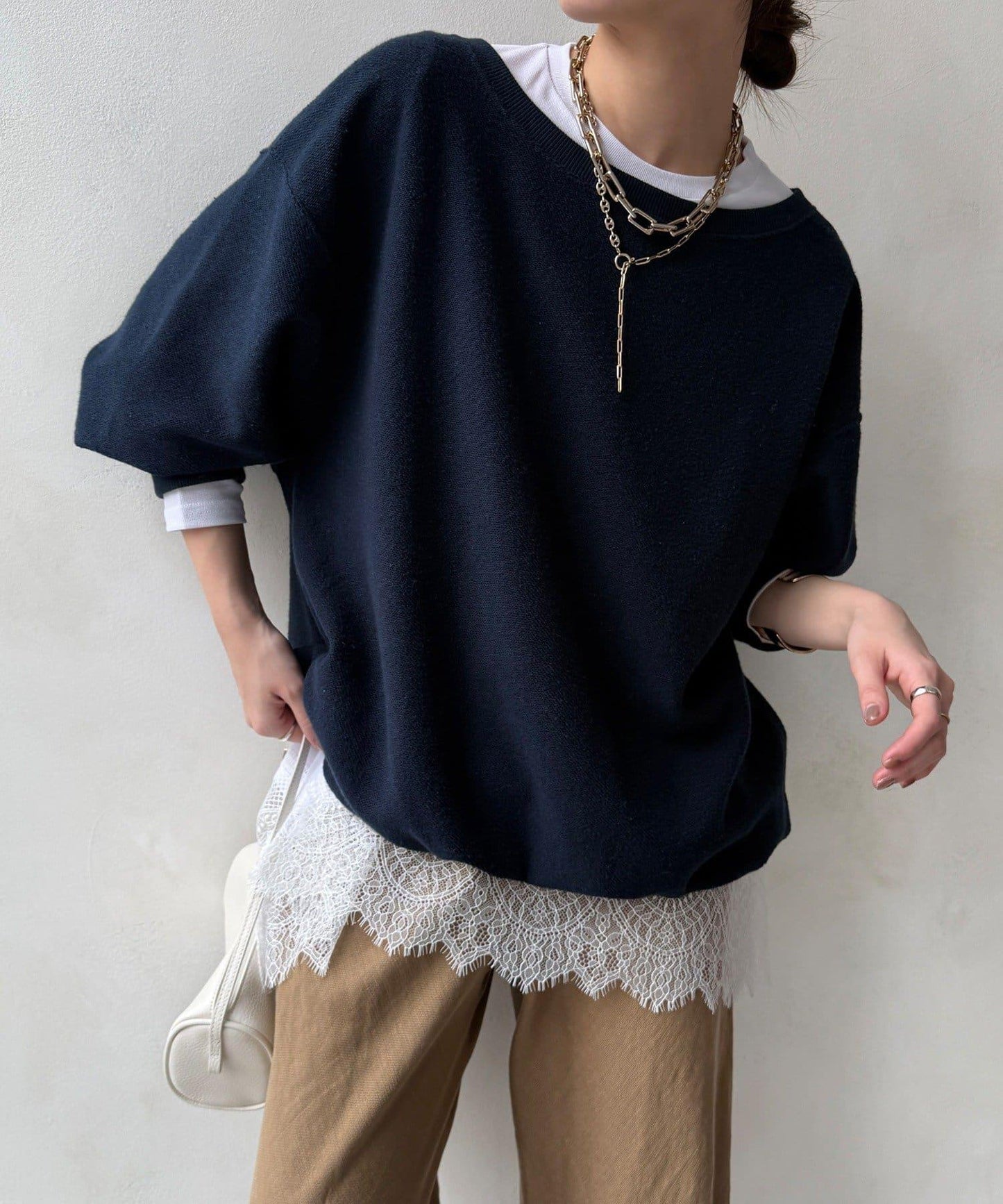 下襬蕾絲設計上衣